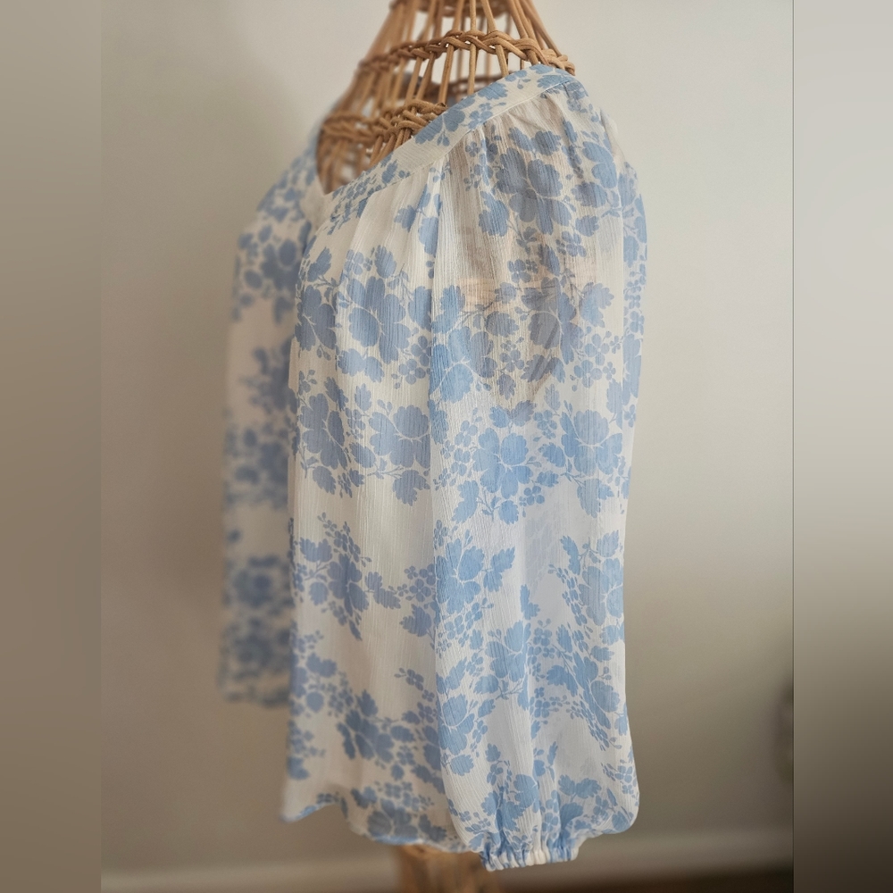 🖤3/$15 LAUREN CONRAD Floral Blouse, Size Small